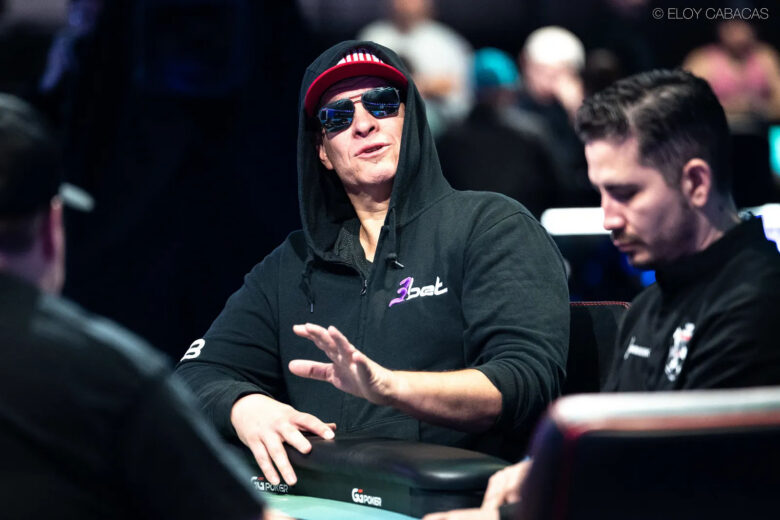 Paras live-rahastus: $460K ($10K World Championship Limit Hold'em 2009). Mueller, ex-jääkiekkoilija ja kolminkertainen WSOP-voittaja, on finaalin vanhan koulukunnan veteraani.