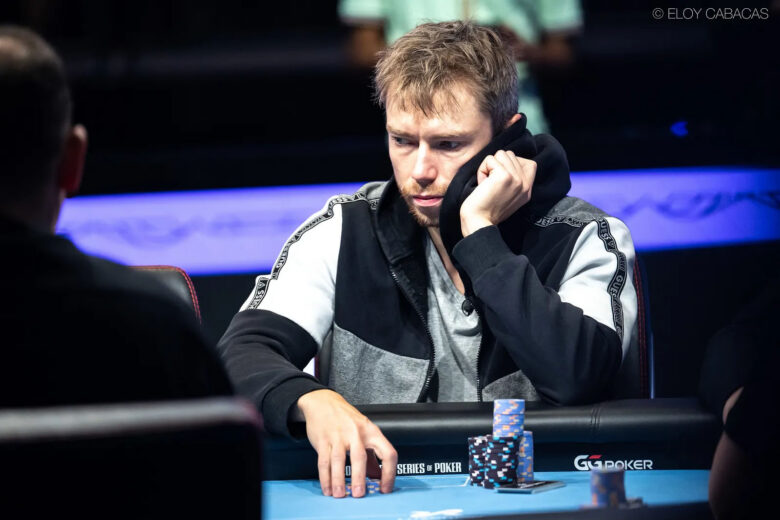 Paras live-rahastus: $55K (6. sija, €380 IPS Main Event Rozvadov 2025). Boos pelaa yleensä $500 turnauksia. WSOP 2026 on hänen uransa ensimmäinen Main Event.