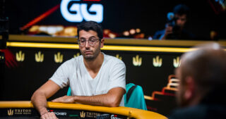Juan “Malakatyle”PardovoittiGGMilliontyle”PardovoittiGGMillion-turnauksen nimekkään yhdeksikön yläpuolella.