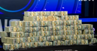 Veroasiantuntija Russ Fox laskee vuosittain WSOP Main Eventin finalistien verojen jälkeiset käteen jäävät palkinnot.